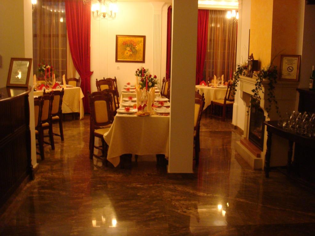 Casa Domneasca Hotel Curtea De Arges Exterior photo