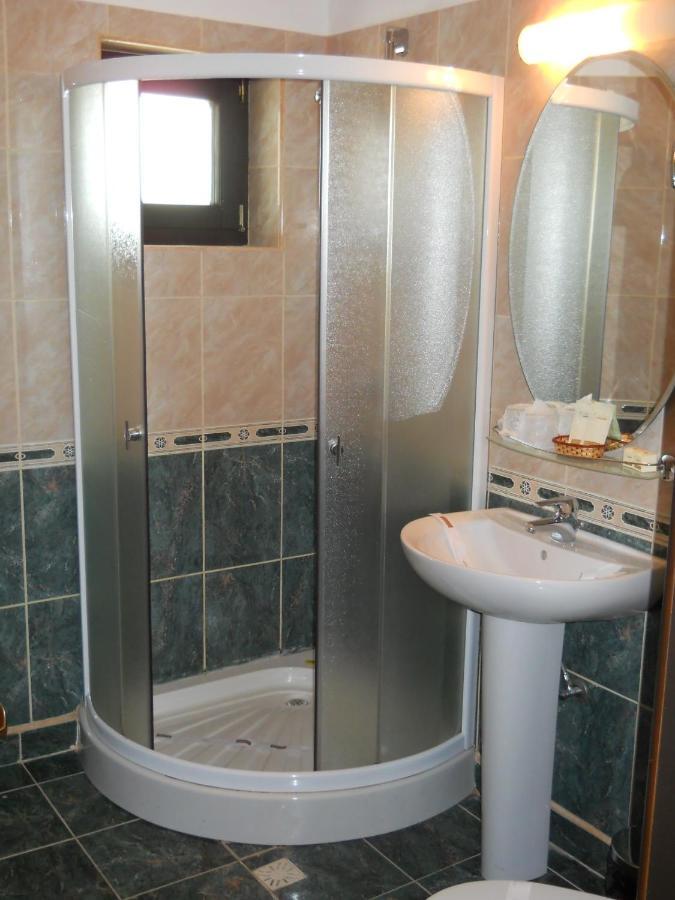 Casa Domneasca Hotel Curtea De Arges Room photo
